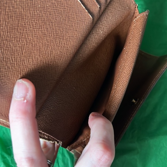 Louis Vuitton hard to find monogram trifold wallet with ID window - Picture 11 of 16